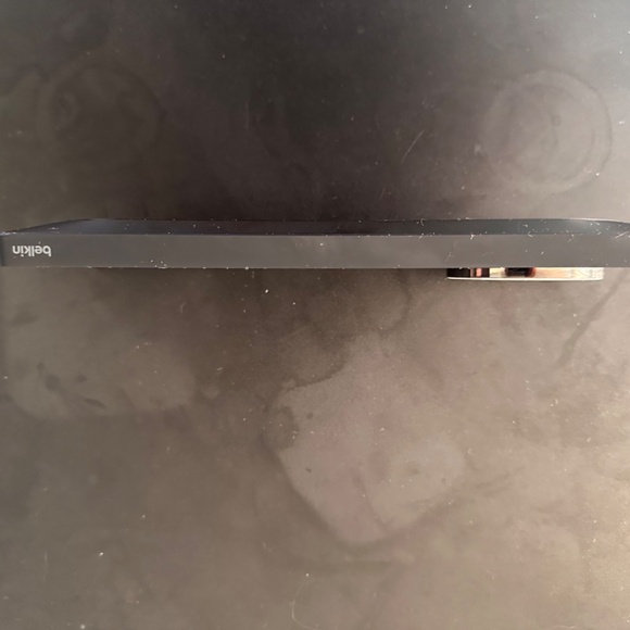 Used Belkin boost charge pro 3-1 wireless charging pad with mag safe - Picture 6 of 7